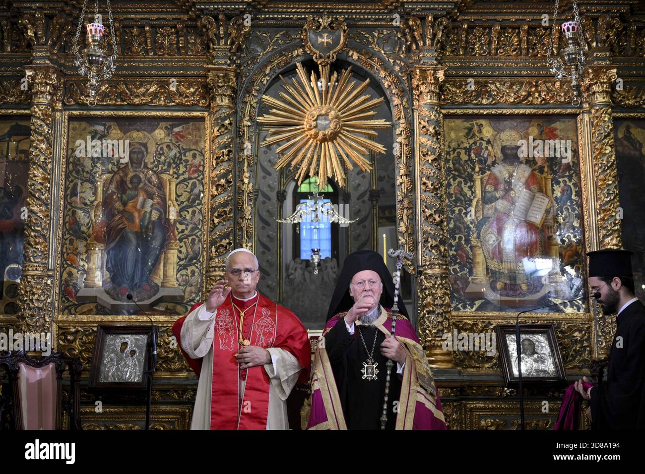 **NO LIBRI** Turchia, Instanbul, 2025/11/29Papa Leone XIV e il Patriarca Bartolomeo partecipo ad una dossologia presso la Chiesa Patriarcale di San Giorgio, in stanbul, fotografia dei MEDIA VATICANI / Catholic Press Photo Foto Stock