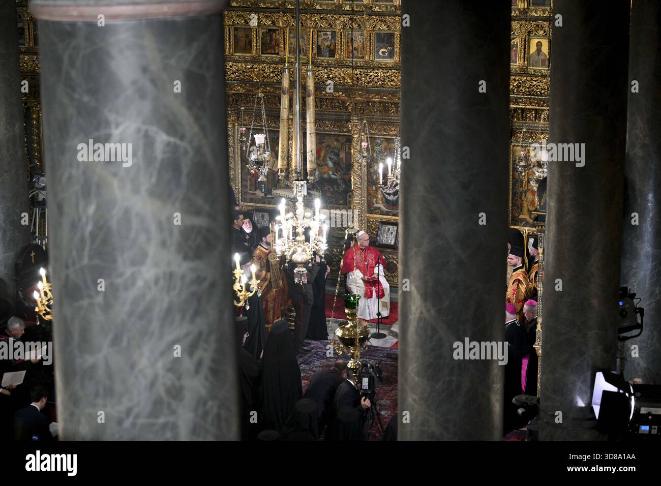 **NO LIBRI** Turchia, Instanbul, 2025/11/29Papa Leone XIV e il Patriarca Bartolomeo partecipo ad una dossologia presso la Chiesa Patriarcale di San Giorgio, in stanbul, fotografia dei MEDIA VATICANI / Catholic Press Photo Foto Stock