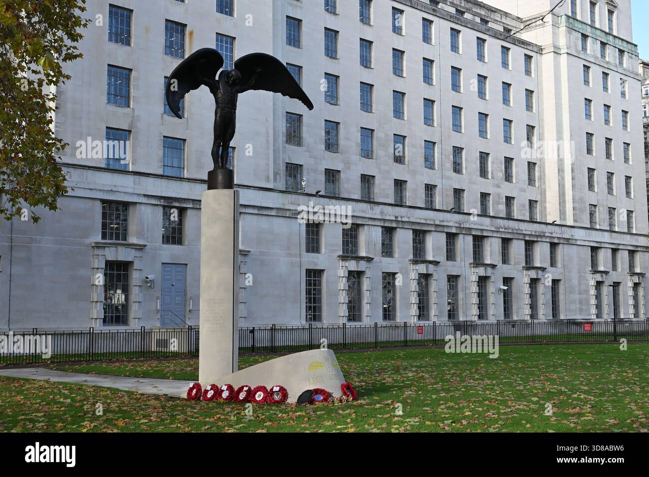 Fleet Air Arm Memorial ( Daedalus ) a Victoria Embankment Gardens, Whitehall, Londra, Regno Unito Foto Stock