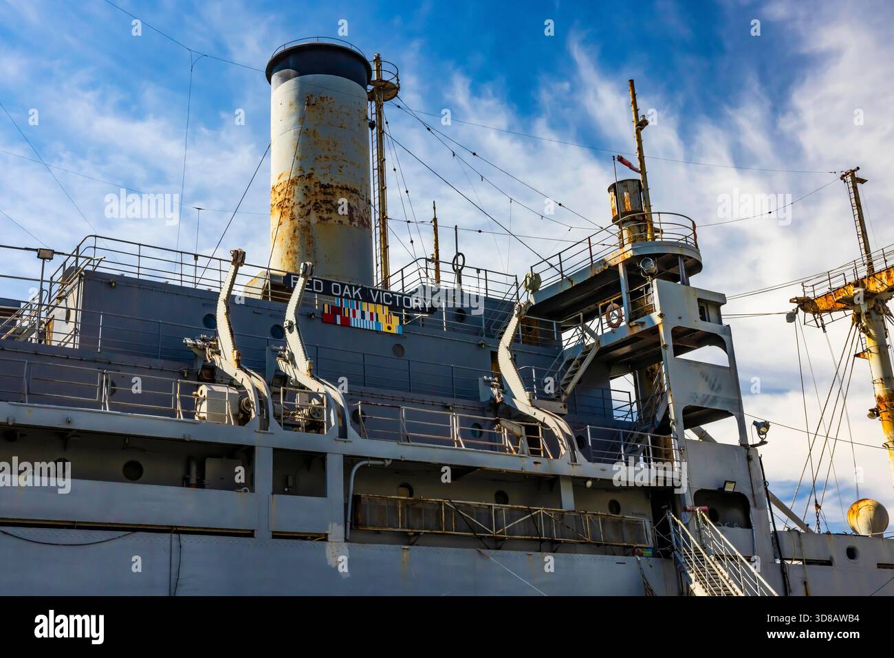 SS Red Oak Victory, una nave da carico restaurata durante la seconda guerra mondiale nei pressi di Rosie the Riveter WWII Home Front National Historical Park, Richmond, California, USA Foto Stock