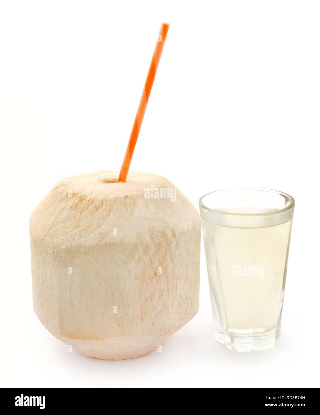 Cocco fresco con acqua in un bicchiere Foto Stock