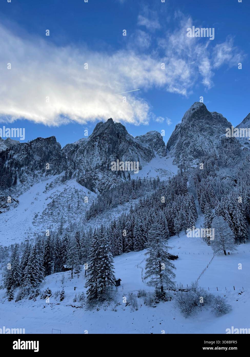 Vette innevate nelle Alpi austiane - Immagine stock catturata con smartphone