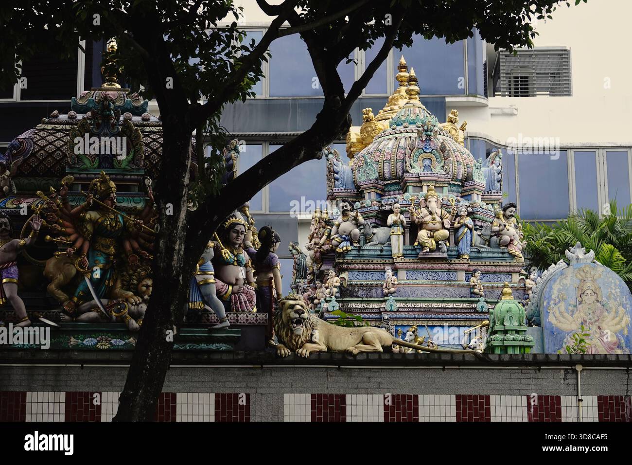 Little India, Singapore, 9 settembre 2025 il Tempio Sri Veeramakaliamman, un iconico tempio indù situato nel cuore di Little India, Singapore Foto Stock