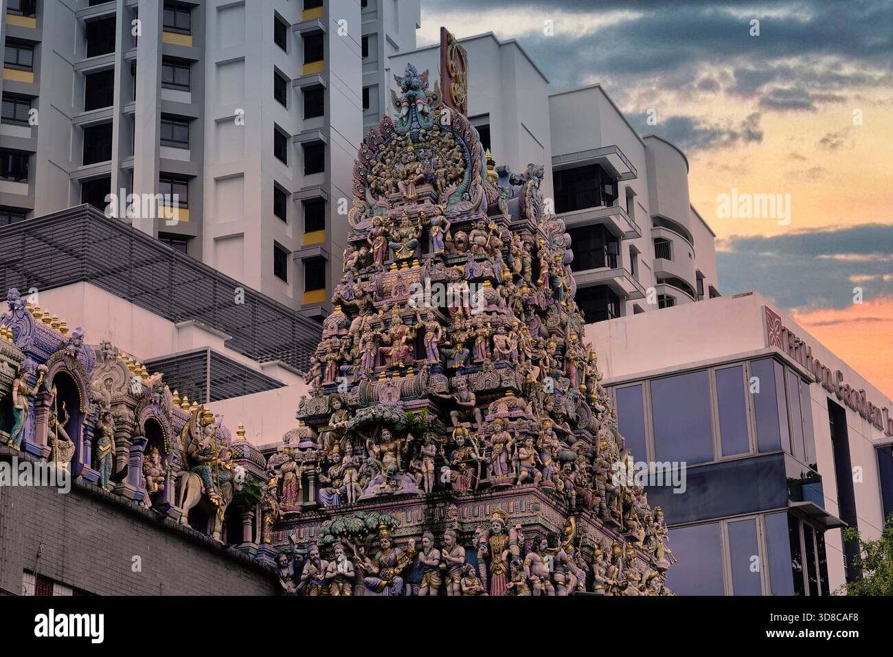 Little India, Singapore, 9 settembre 2025 il Tempio Sri Veeramakaliamman, un iconico tempio indù situato nel cuore di Little India, Singapore Foto Stock