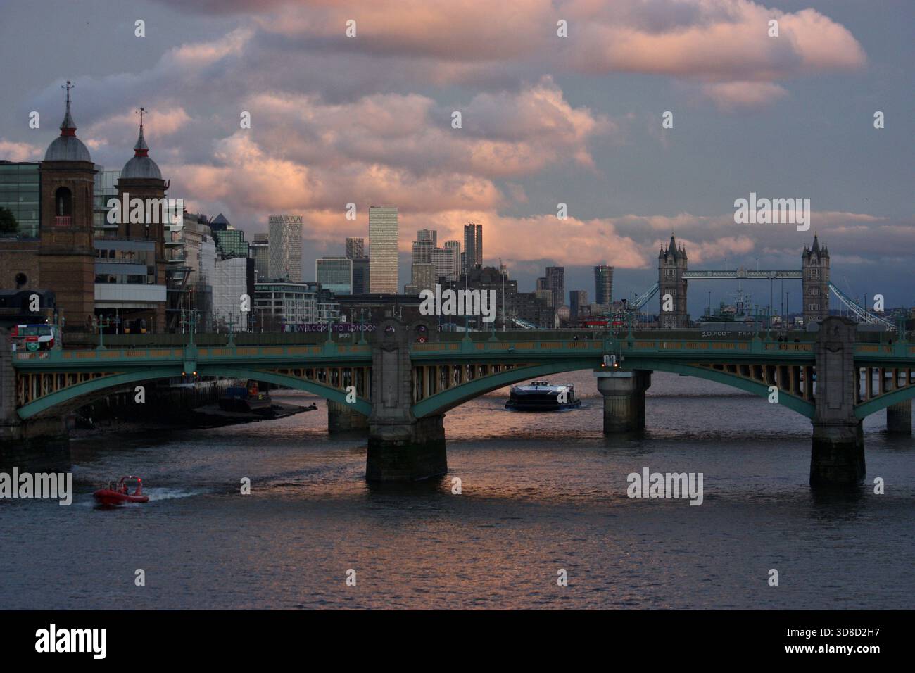 Londra al tramonto Foto Stock