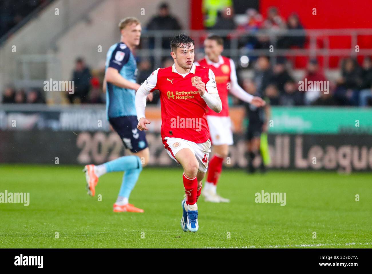 AESSEAL New York Stadium, Rotherham, Inghilterra - 29 novembre 2025 Daniel Gore (44) del Rotherham United - durante la partita Rotherham United contro Wycombe Wanderers, Sky Bet League One, 2025/26, AESSEAL New York Stadium, Rotherham, Inghilterra - 29 novembre 2025 crediti: Mathew Marsden/WhiteRosePhotos/Alamy Live News Foto Stock