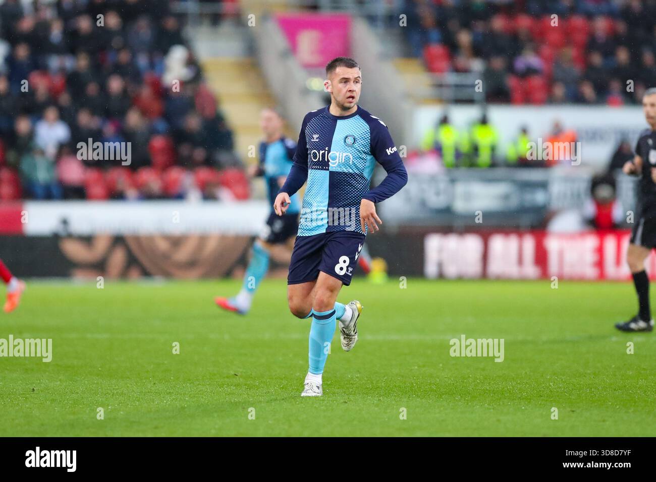 AESSEAL New York Stadium, Rotherham, Inghilterra - 29 novembre 2025 Caolan Boyd-Munce (8) di Wycombe Wanderers - durante la partita Rotherham United contro Wycombe Wanderers, Sky Bet League One, 2025/26, AESSEAL New York Stadium, Rotherham, Inghilterra - 29 novembre 2025 crediti: Mathew Marsden/WhiteRosePhotos/Alamy Live News Foto Stock