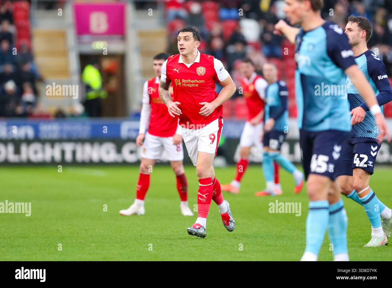 AESSEAL New York Stadium, Rotherham, Inghilterra - 29 novembre 2025 Jordan Hugill (9) di Rotherham United - durante la partita Rotherham United contro Wycombe Wanderers, Sky Bet League One, 2025/26, AESSEAL New York Stadium, Rotherham, Inghilterra - 29 novembre 2025 crediti: Mathew Marsden/WhiteRosePhotos/Alamy Live News Foto Stock