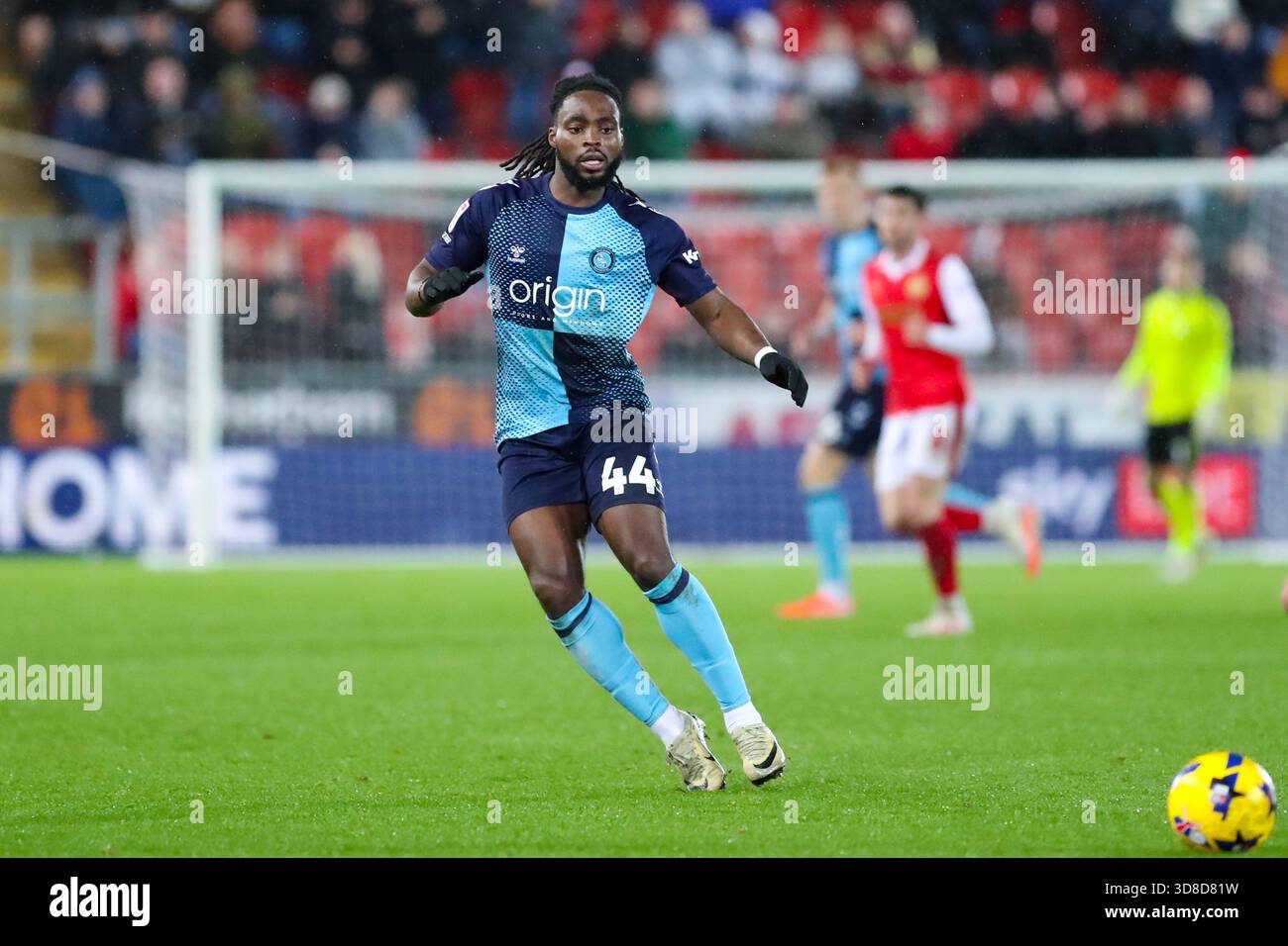 AESSEAL New York Stadium, Rotherham, Inghilterra - 29 novembre 2025 Fred Onyedinma (44) di Wycombe Wanderers - durante la partita Rotherham United contro Wycombe Wanderers, Sky Bet League One, 2025/26, AESSEAL New York Stadium, Rotherham, Inghilterra - 29 novembre 2025 crediti: Mathew Marsden/WhiteRosePhotos/Alamy Live News Foto Stock