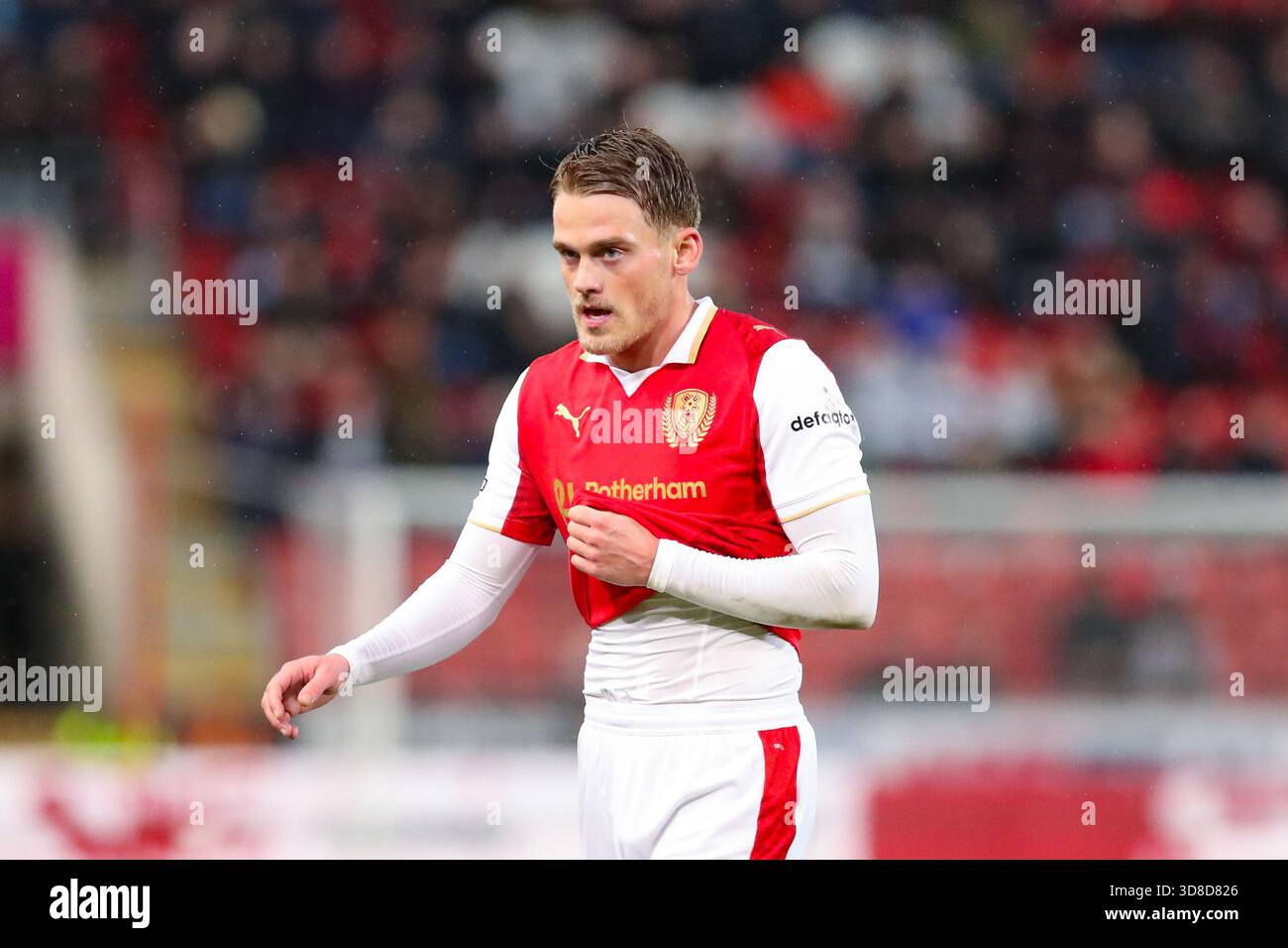 AESSEAL New York Stadium, Rotherham, Inghilterra - 29 novembre 2025 Josh Benson (19) del Rotherham United - durante la partita Rotherham United contro Wycombe Wanderers, Sky Bet League One, 2025/26, AESSEAL New York Stadium, Rotherham, Inghilterra - 29 novembre 2025 crediti: Mathew Marsden/WhiteRosePhotos/Alamy Live News Foto Stock