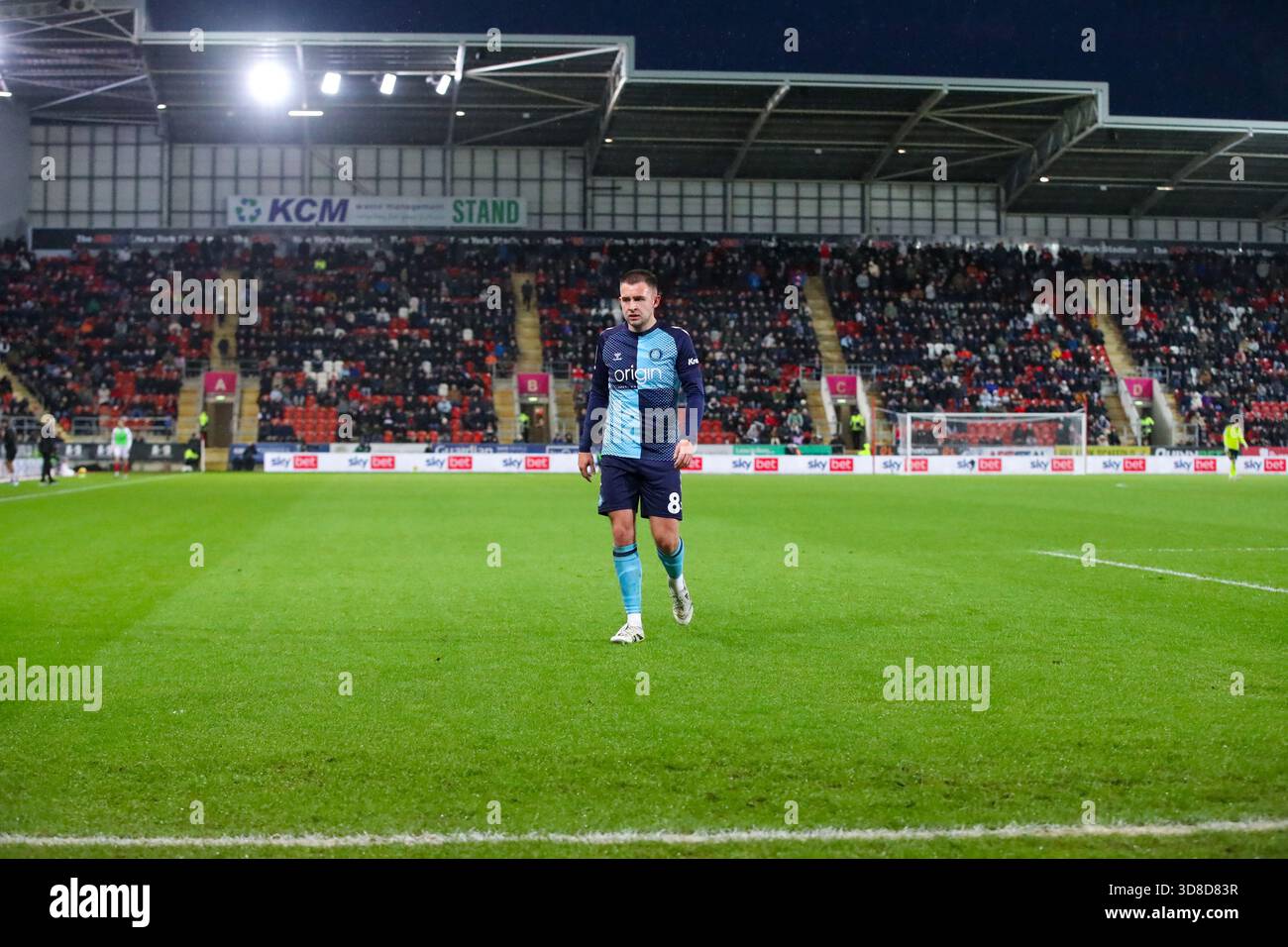 AESSEAL New York Stadium, Rotherham, Inghilterra - 29 novembre 2025 Caolan Boyd-Munce (8) di Wycombe Wanderers - durante la partita Rotherham United contro Wycombe Wanderers, Sky Bet League One, 2025/26, AESSEAL New York Stadium, Rotherham, Inghilterra - 29 novembre 2025 crediti: Mathew Marsden/WhiteRosePhotos/Alamy Live News Foto Stock