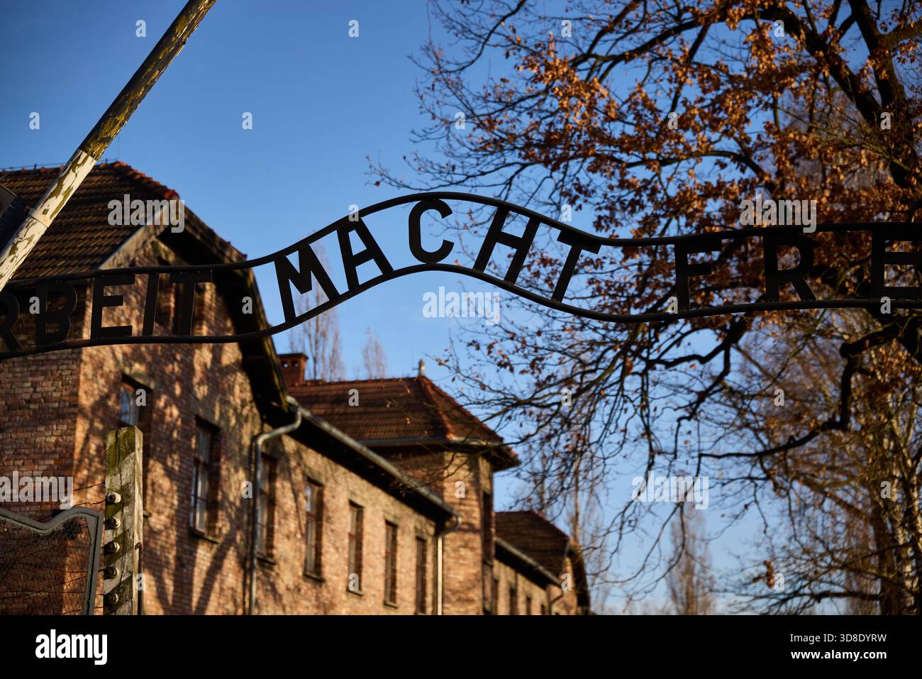 Polonia, Auschwitz nella città polacca di Oświęcim, Auschwitz i un campo di concentramento nazista con il suo cartello Arbeit macht frei sul cancello principale Foto Stock