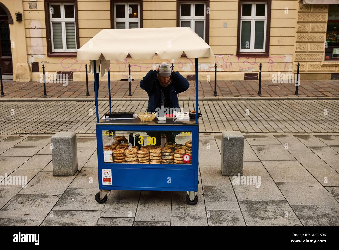 CRACOVIA, Polonia, venditore di pane Foto Stock