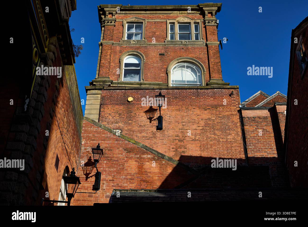 Centro città di Stockport, scalini e appartamenti nell'ex Yates Wine Lodge Foto Stock