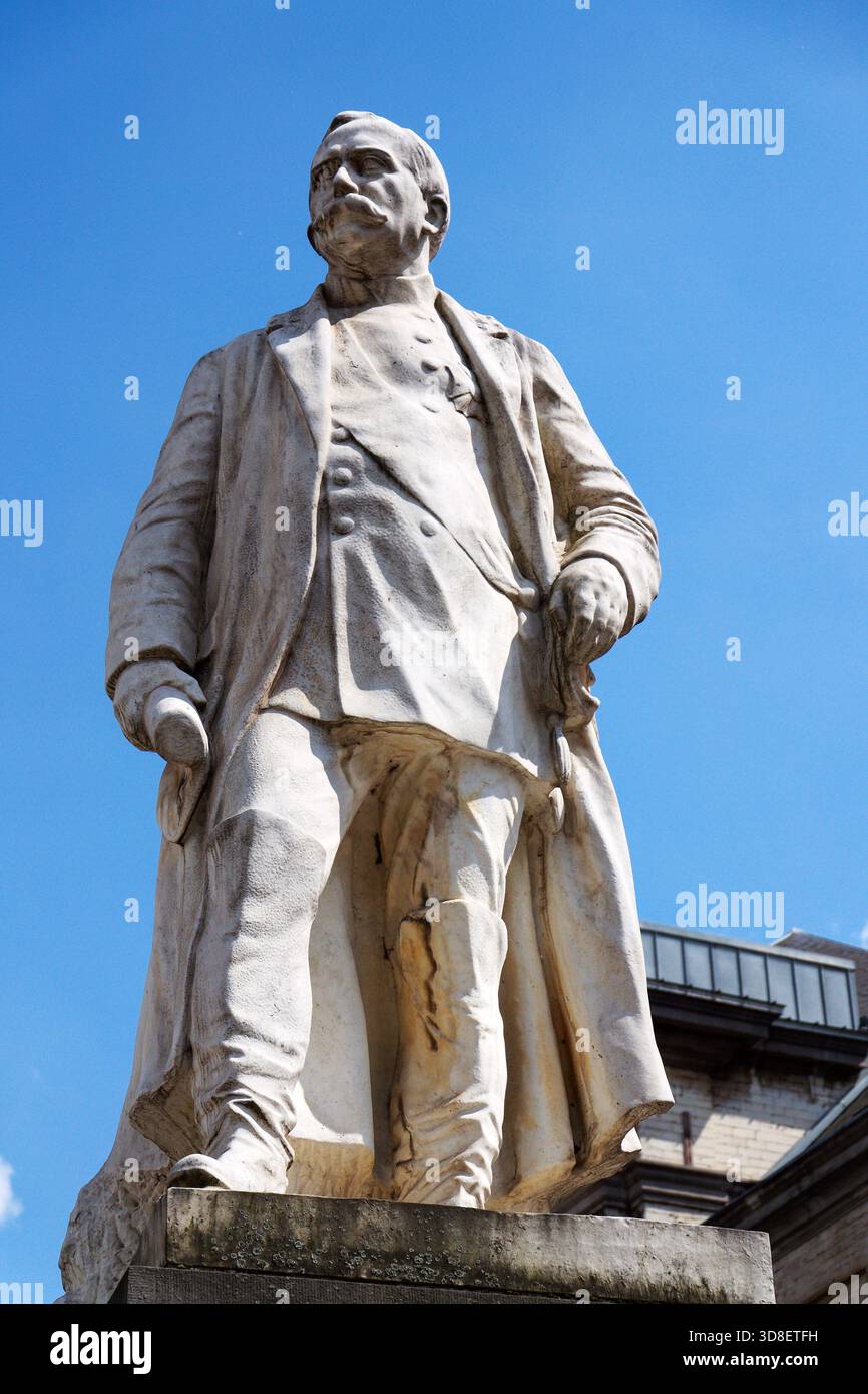Statua dell'architetto militare Henri Alexis Brialmont, belga Vauban, all'incrocio tra Rue de Louvain e Rue Royale a Bruxelles, Belgio Foto Stock