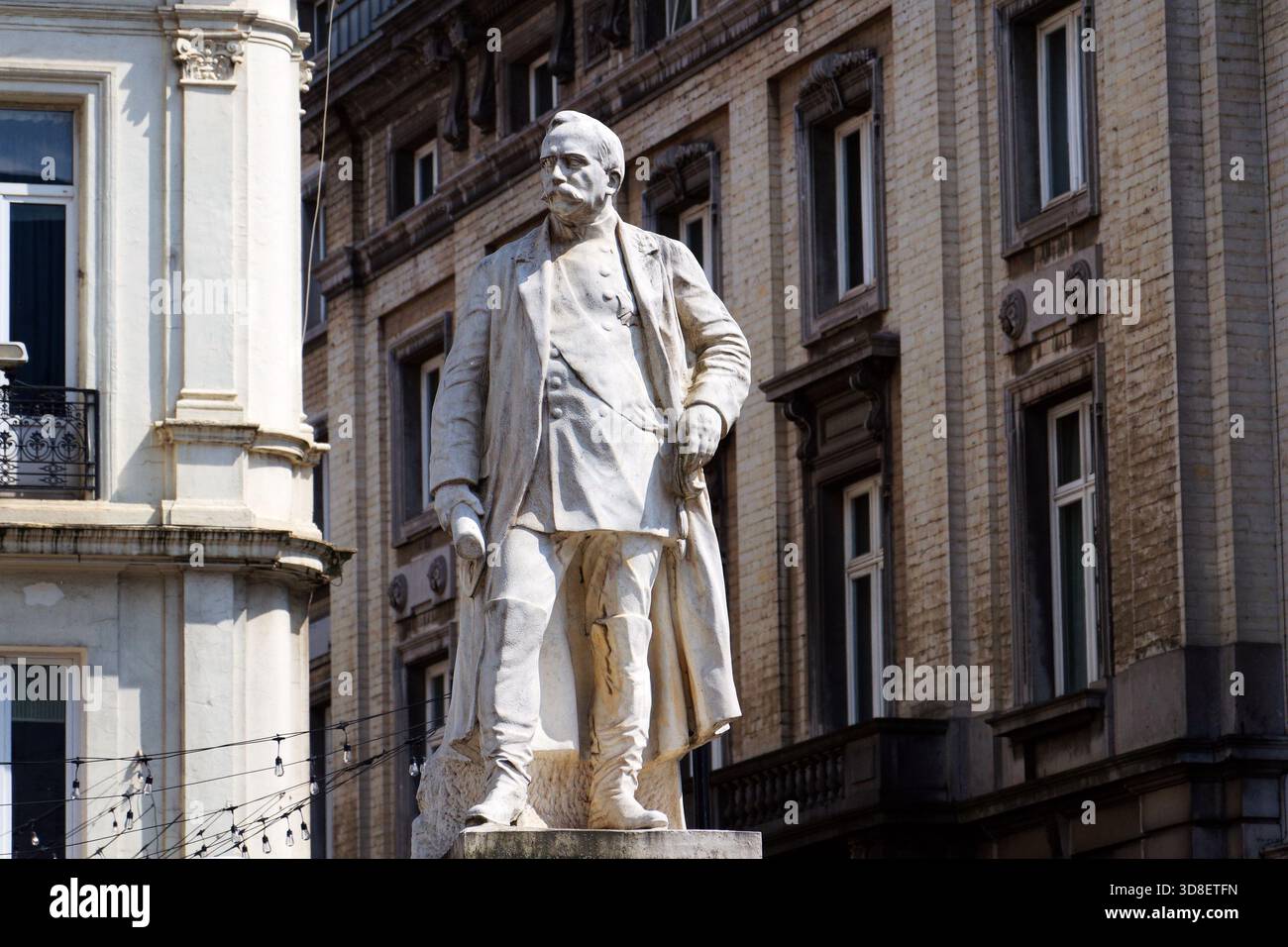 Statua dell'architetto militare Henri Alexis Brialmont, belga Vauban, all'incrocio tra Rue de Louvain e Rue Royale a Bruxelles, Belgio Foto Stock
