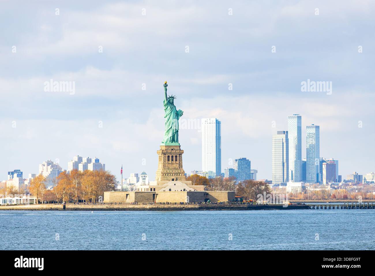 La Statua della libertà nella Baia di Hudson, New York Foto Stock