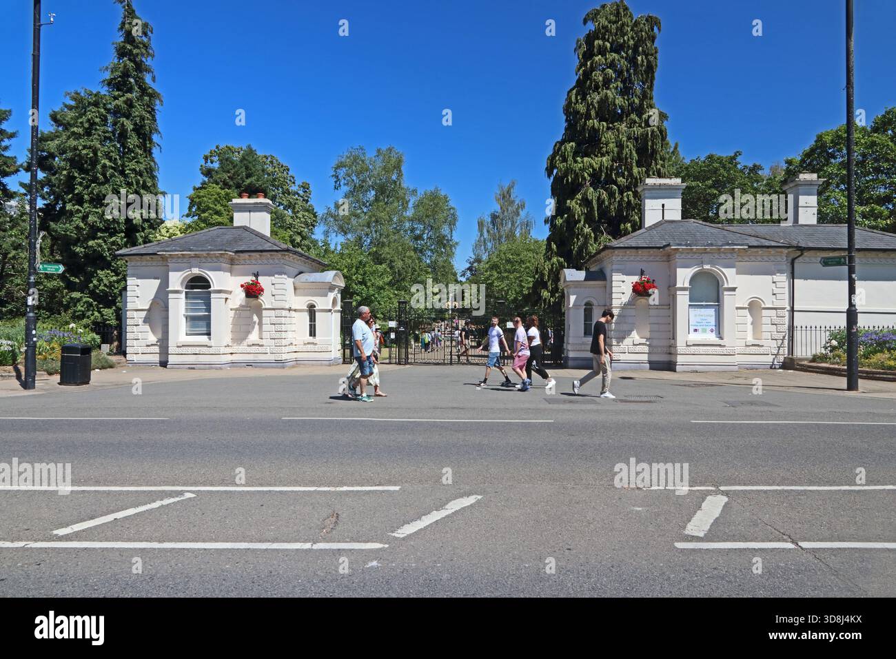 Ingresso ai Jephson Gardens da Victoria Terrace, Royal Leamington Spa Foto Stock