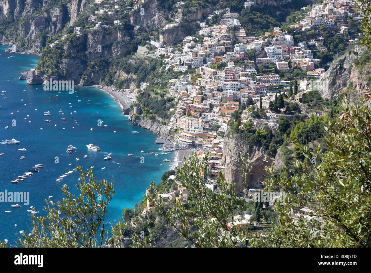 Positano - Costiera Amalfitana - la città con l'aspetto costiero dalla discesa dal sentiero degli dei - sentiero degli dei. Foto Stock