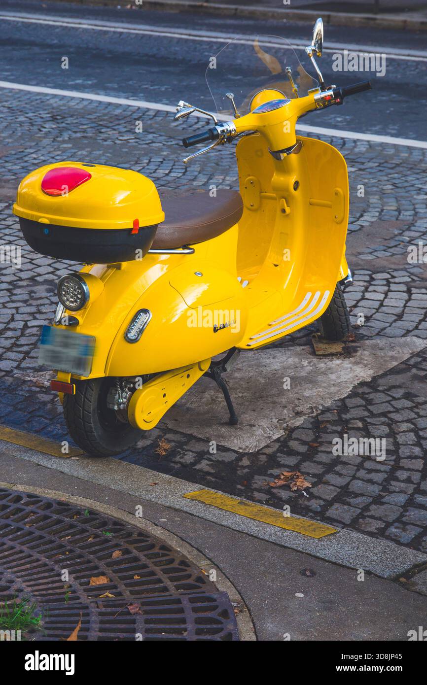 Lycke retro 50, scooter elettrico dal look vintage Foto Stock