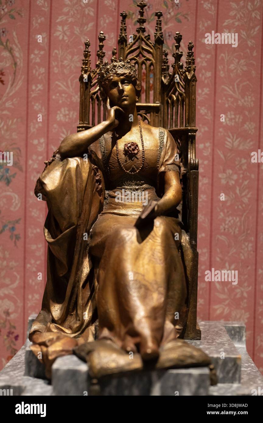 Vista della mostra "Victoria Eugenia" alla Galleria delle collezioni reali del Palazzo reale di Madrid, 1 dicembre 2025, Spagna Foto Stock