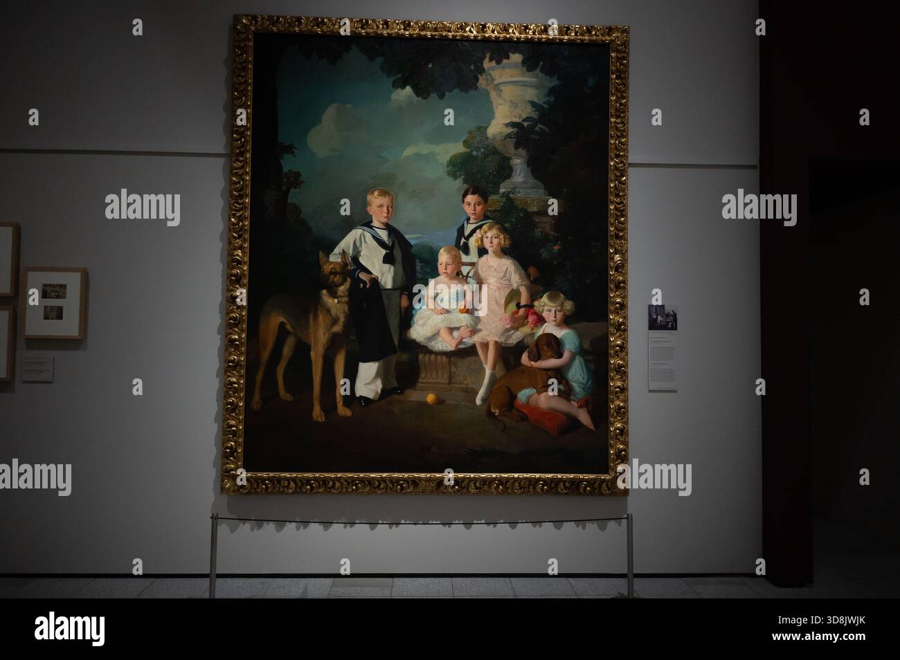 Vista della mostra "Victoria Eugenia" alla Galleria delle collezioni reali del Palazzo reale di Madrid, 1 dicembre 2025, Spagna Foto Stock