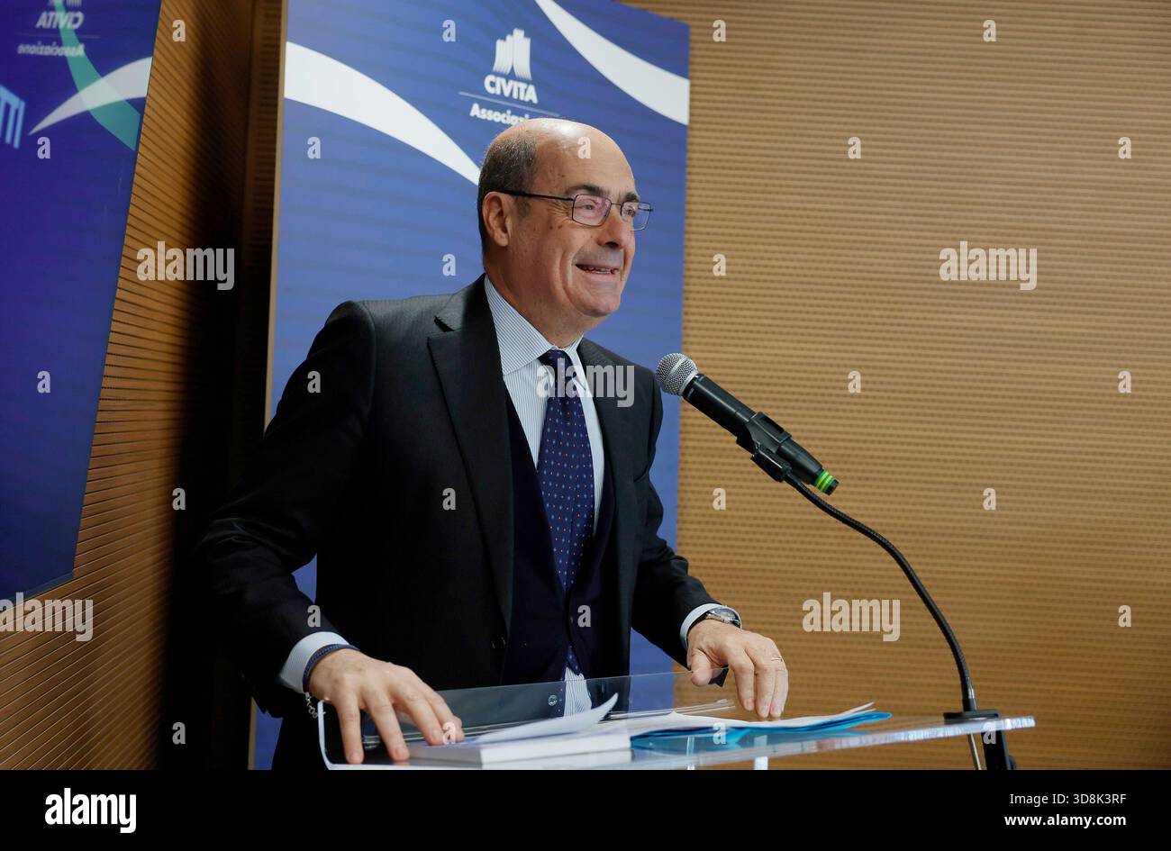 Roma, Italia. 1 dicembre 2025. Nicola Zingaretti alla conferenza nella sede dell'associazione Civita sul rapporto Draghi 2024, innovazione e cultura opportunità dei fondi europei - Roma-Italia -Lunedì 01 dicembre 2025 - politica - (foto di Cecilia Fabiano/ crediti: LaPresse/Alamy Live News Foto Stock