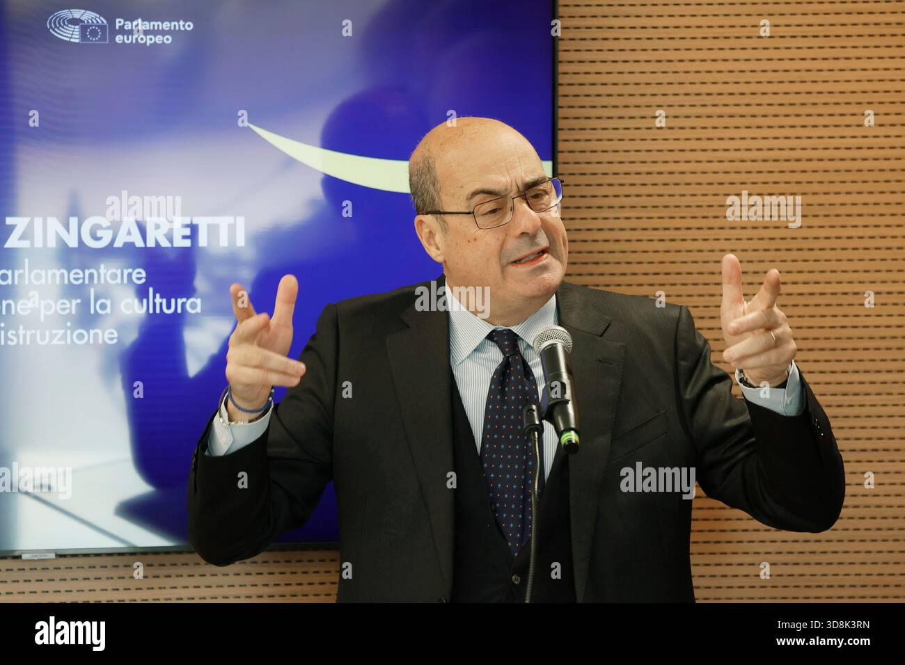 Roma, Italia. 1 dicembre 2025. Nicola Zingaretti alla conferenza nella sede dell'associazione Civita sul rapporto Draghi 2024, innovazione e cultura opportunità dei fondi europei - Roma-Italia -Lunedì 01 dicembre 2025 - politica - (foto di Cecilia Fabiano/ crediti: LaPresse/Alamy Live News Foto Stock