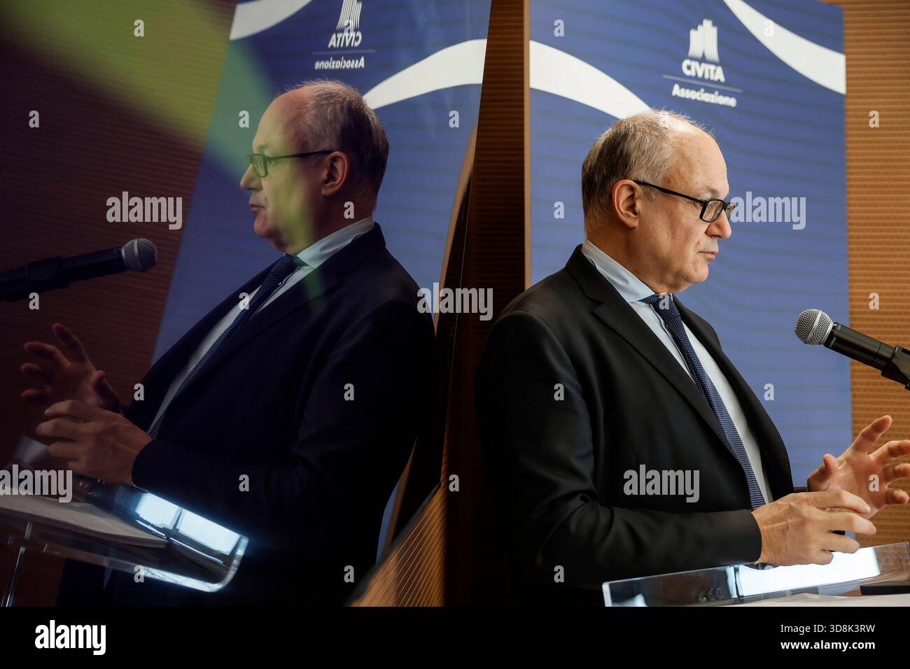 Roma, Italia. 1 dicembre 2025. Il Sindaco di Roma Roberto Gualtieri alla conferenza nella sede dell'associazione Civita sul rapporto Draghi 2024, innovazione e cultura opportunità dei fondi europei - Roma-Italia -Lunedì 01 dicembre 2025 - politica - (foto di Cecilia Fabiano/ crediti: LaPresse/Alamy Live News Foto Stock