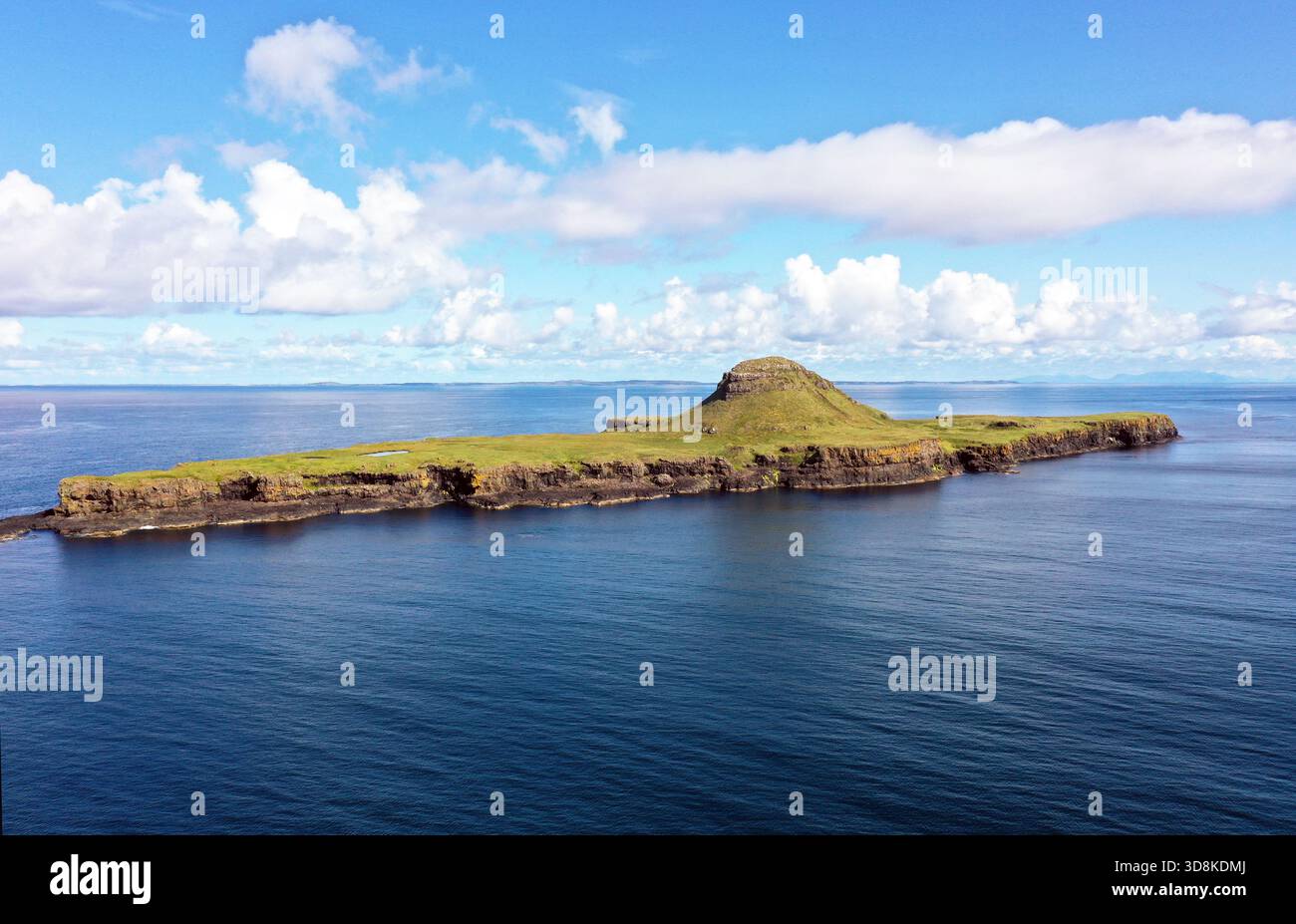 Bec Mòr, noto anche localmente come il berretto degli Dutchmans, è una delle isole Treshnish disabitate nelle Ebridi interne della Scozia Foto Stock