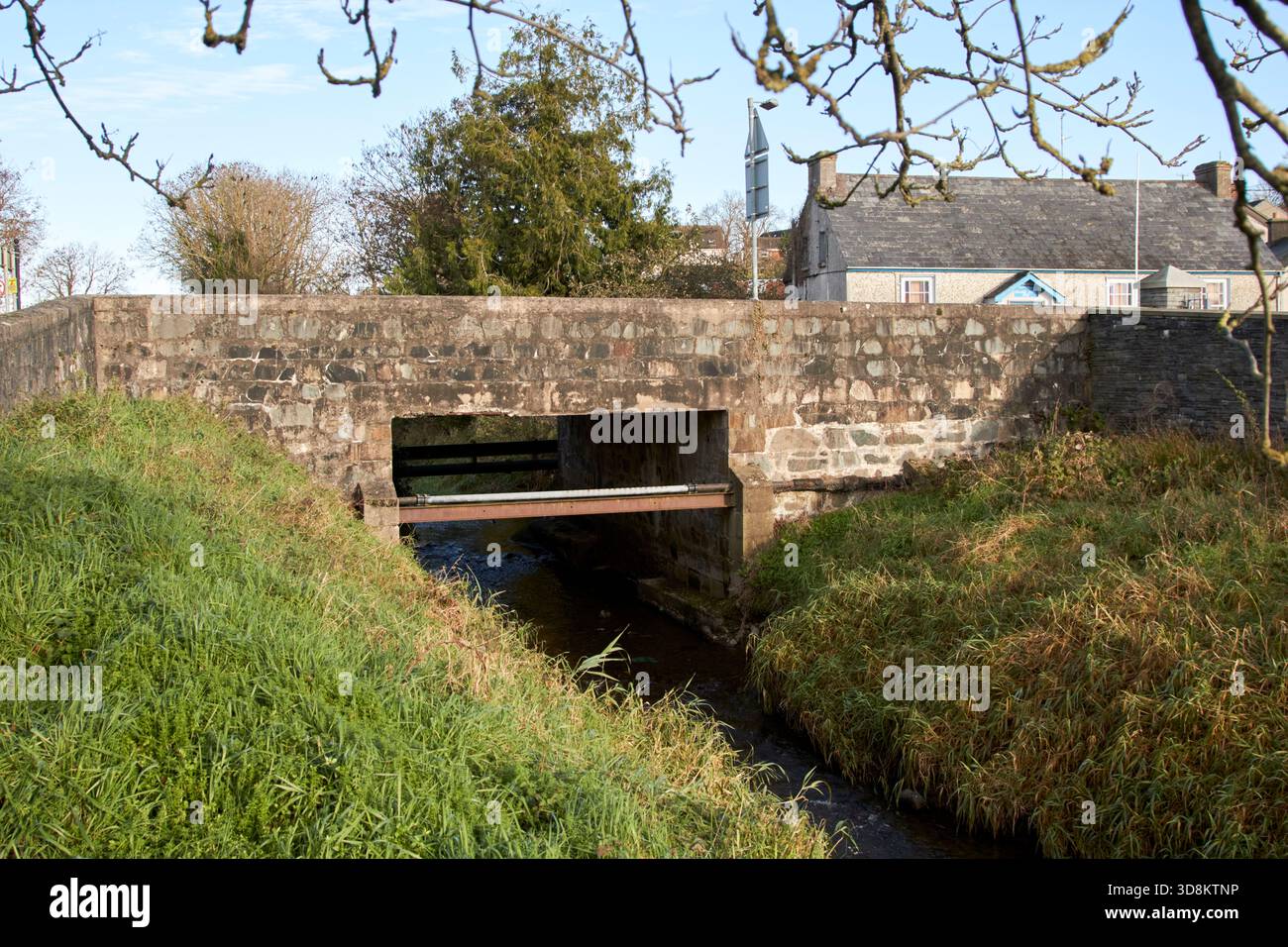 ponte stradale sul canale di newry, contea di poyntzpass, contea di armagh, lungo il confine con l'irlanda del nord Foto Stock