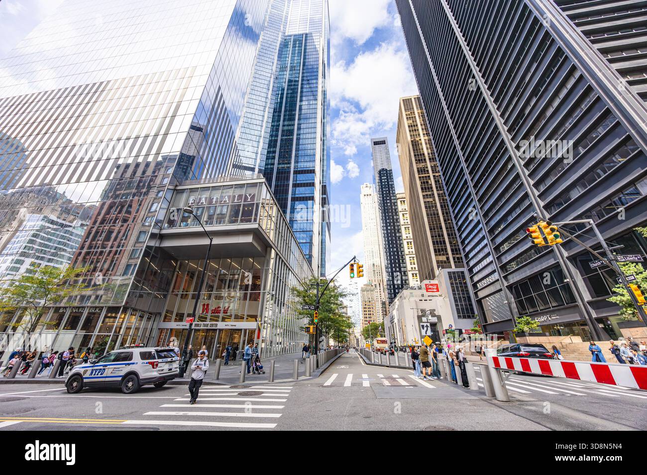 Strade di New York a Manhattan in una giornata di sole Foto Stock