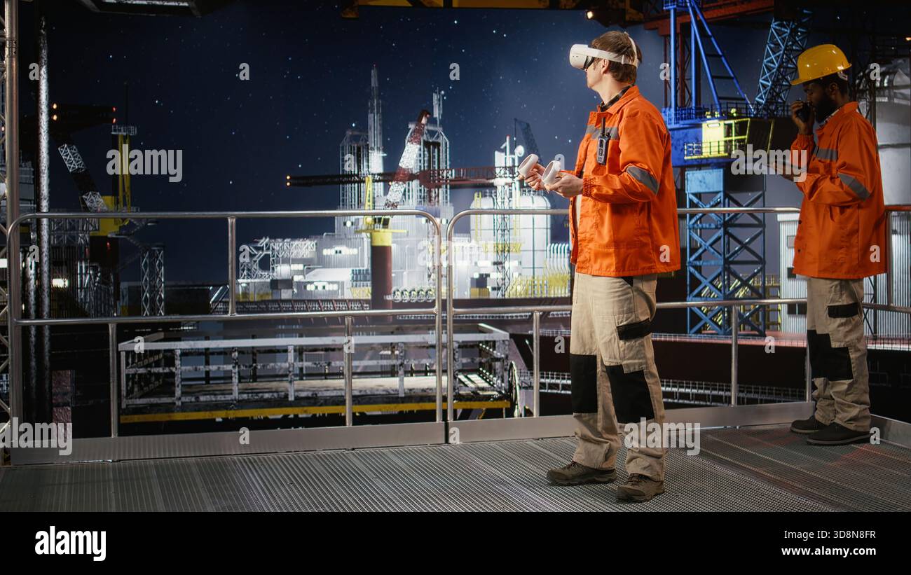 Ingegnere maschile che utilizza attrezzature per la realtà virtuale per ispezionare il carro di perforazione offshore, applicando una visualizzazione avanzata per le operazioni delle piattaforme petrolifere, la manutenzione e i sistemi di produzione. Foto Stock