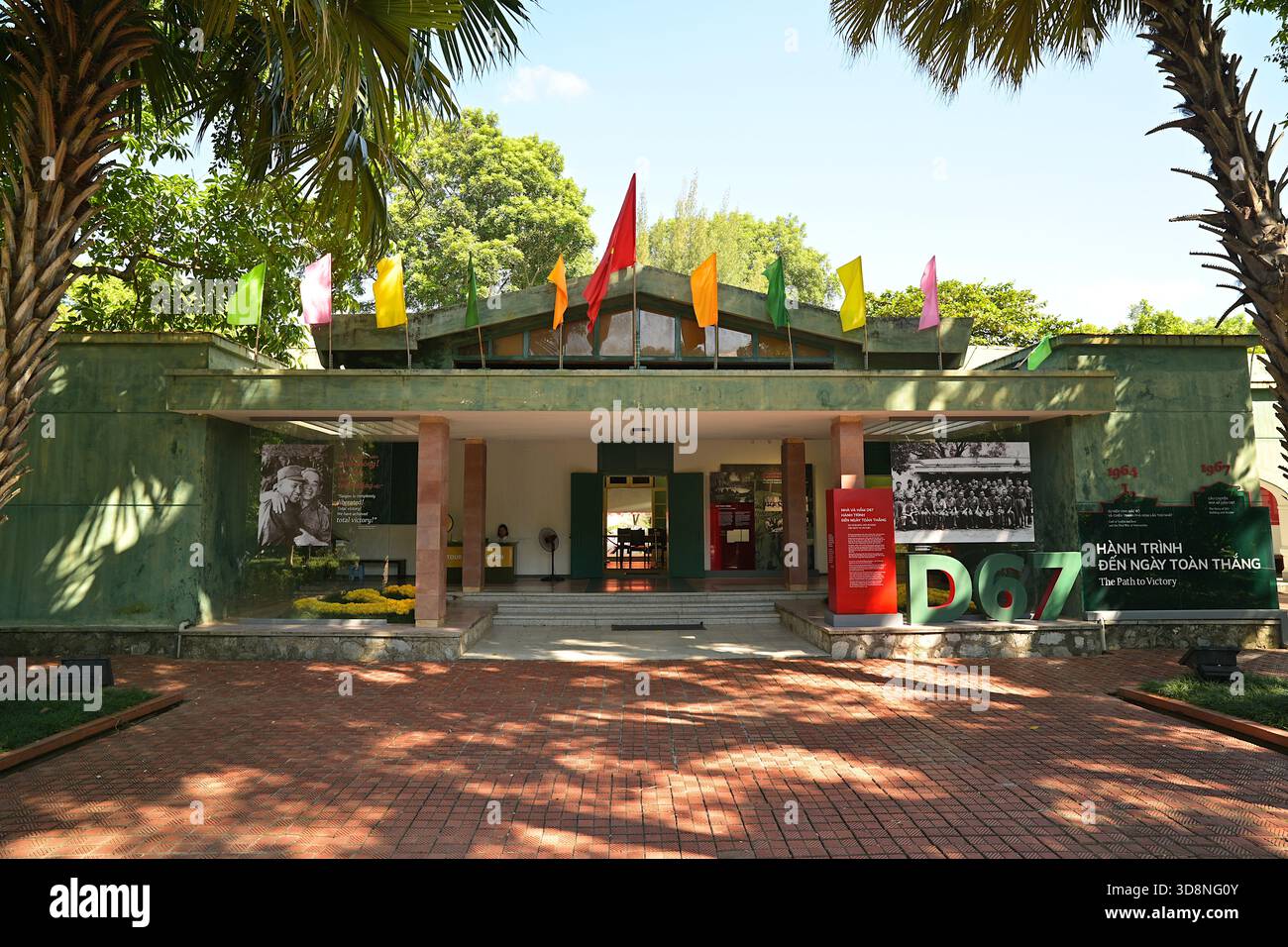 Esterno della House & Bunker D67, ex quartier generale del Politburo del Partito Laburista e della Commissione militare centrale del Vietnam dal 1968 al 1975, Hanoi Foto Stock