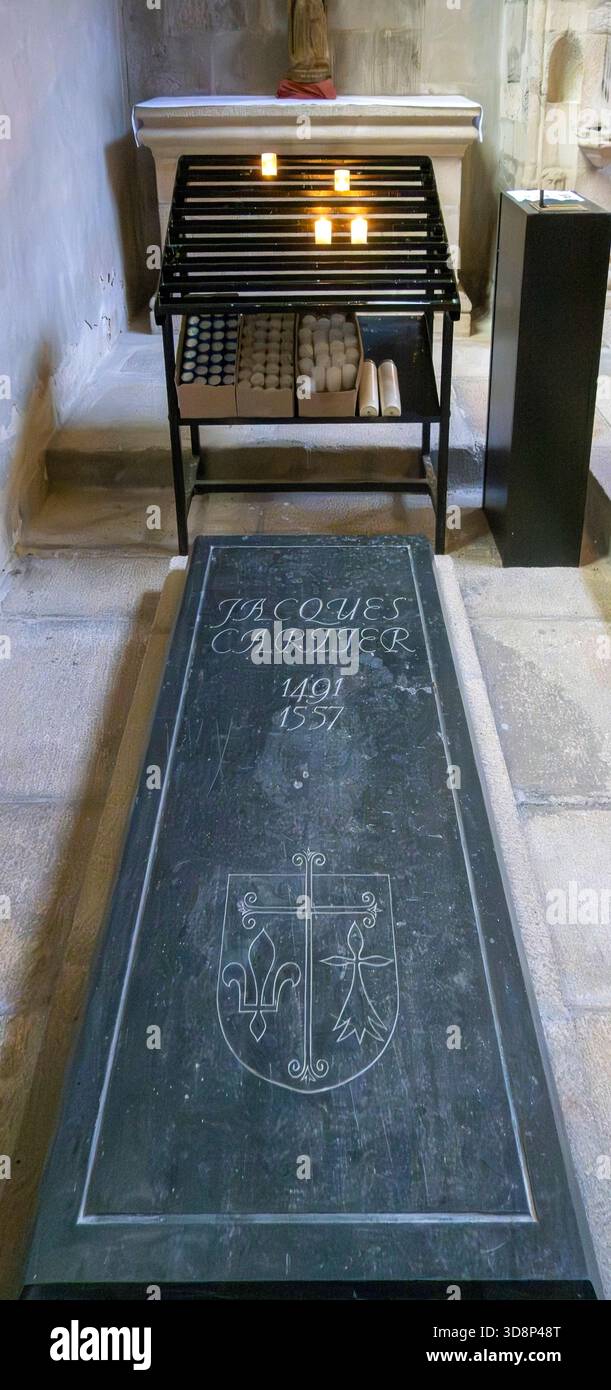 Tomba di Jaques Cartier nella Cattedrale di San Vincenzo Saint-Malo, Bretagna, Francia Foto Stock