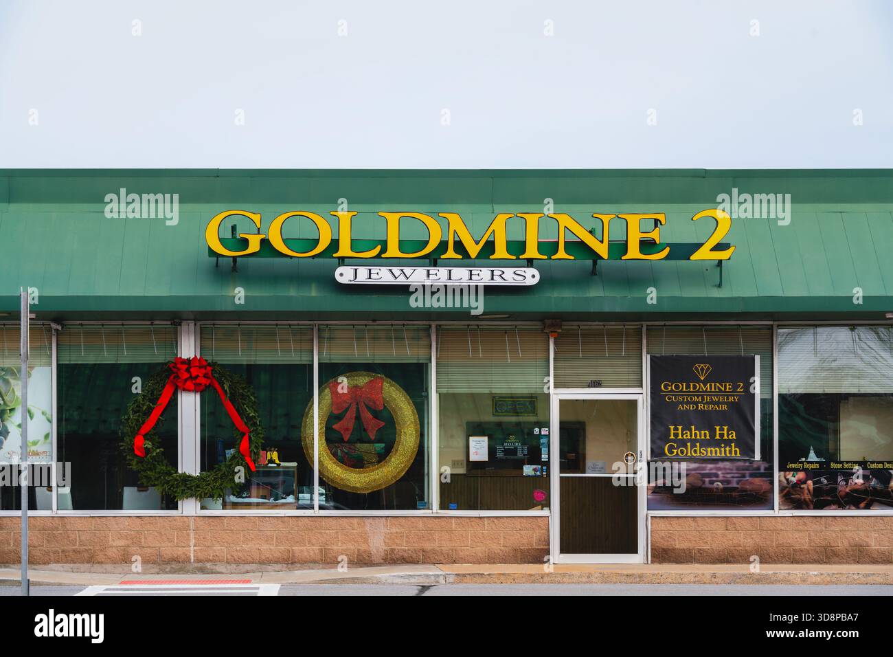 New Hartford, NY - 27 novembre 2025: Goldmine 2 Jewellers è una gioielleria a conduzione familiare situata a New Hartford, New York, continua con i 40+ YE del marchio Foto Stock