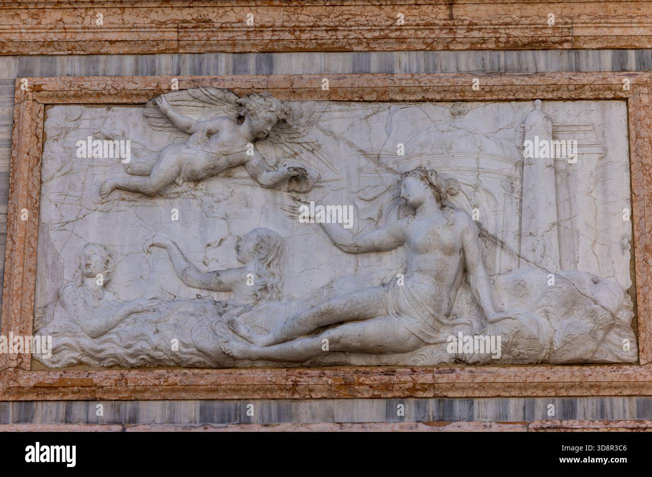 Il bassorilievo dalla Loggetta da Jacopo Sansovino, sotto il Campanile di San Marco a Venezia Foto Stock