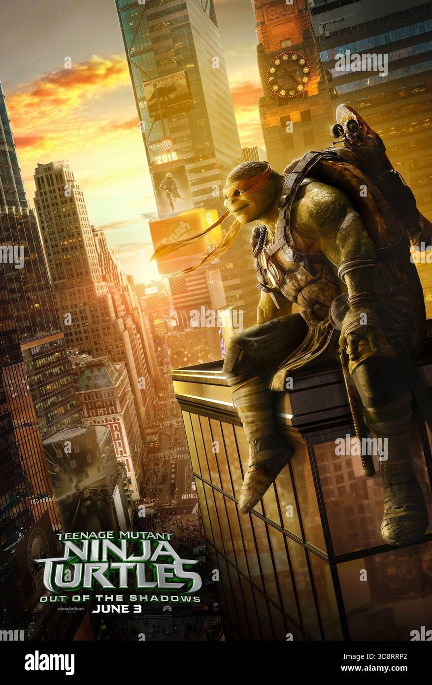 Teenage Mutant Ninja Turtles: Out of the Shadows (2016) diretto da Dave Green e interpretato da Noel Fisher nel ruolo di Michelangelo, il divertente burattino delle tartarughe Ninja che mette in pratica le sue abilità nunchaku e skateboard per le strade di New York mentre aiuta i suoi fratelli a combattere Shredder, Baxter Stockman, Bebop, Rocksteady e l'invasione incombente di Krang. SOLO PER USO EDITORIALE PER poster di caratteri USA. Credito: Immagini BFA/Paramount Foto Stock