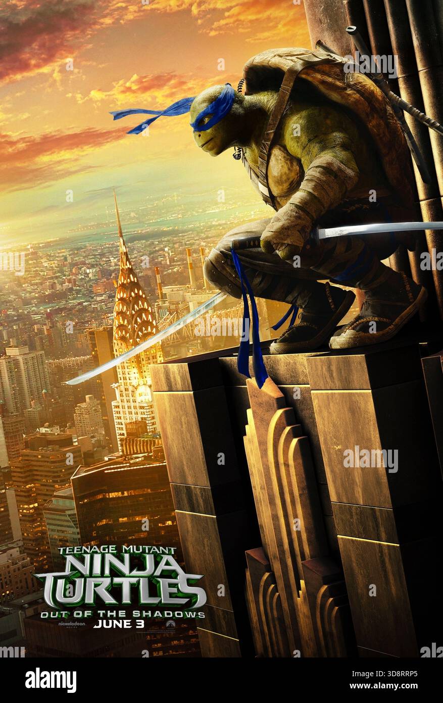 Teenage Mutant Ninja Turtles: Out of the Shadows (2016) diretto da Dave Green e interpretato da Pete Ploszek nel ruolo di Leonardo, il capo disciplinato delle tartarughe Ninja che brandisce katana gemelle mentre guida i suoi fratelli contro Shredder, Baxter Stockman, Bebop, Rocksteady e il signore della guerra alieno Krang per salvare New York City dall'invasione. SOLO PER USO EDITORIALE PER poster di caratteri USA. Credito: Immagini BFA/Paramount Foto Stock