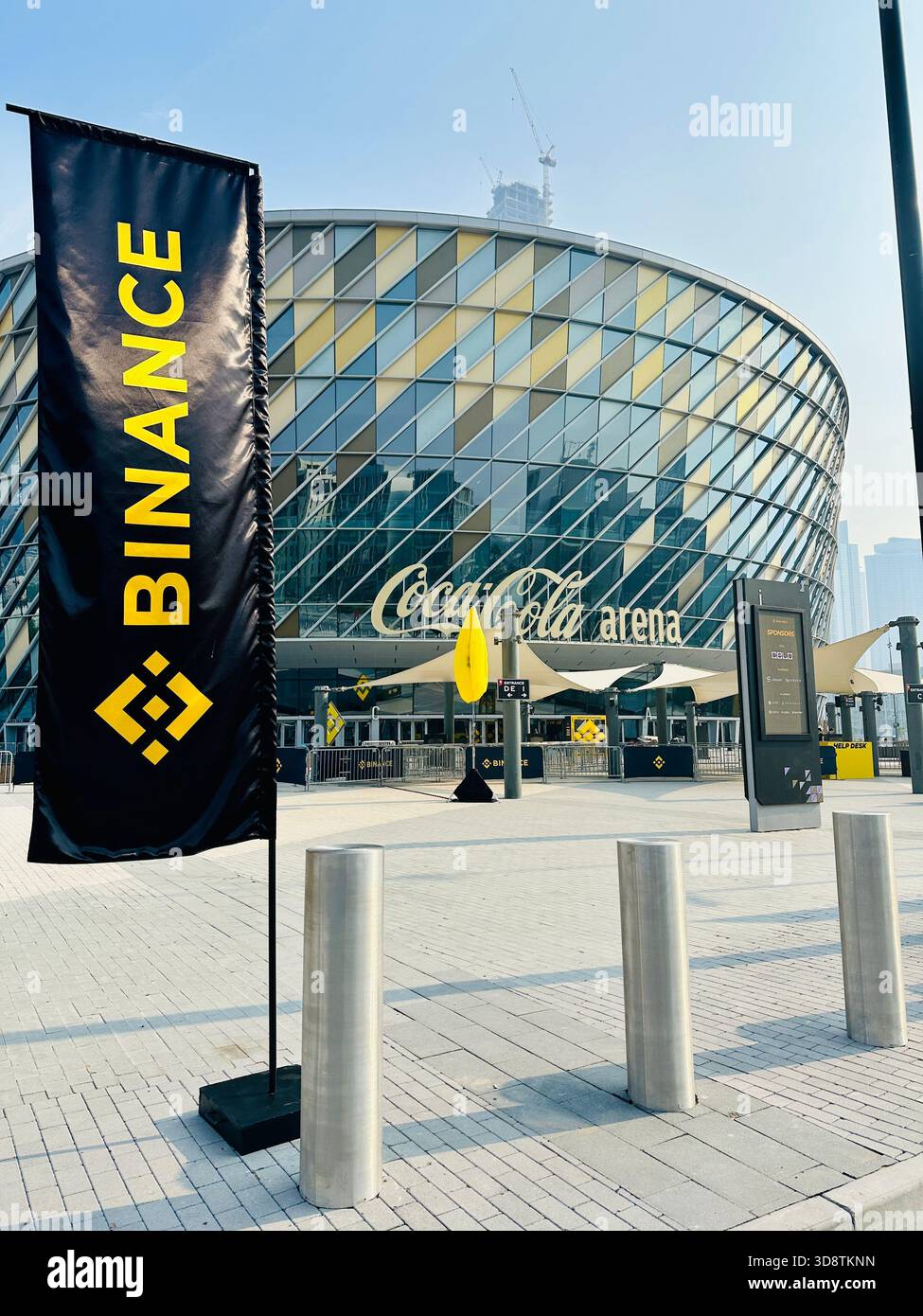 Binance Blockchain Conference Coca Cola Arena Dubai - Immagine stock catturata con smartphone