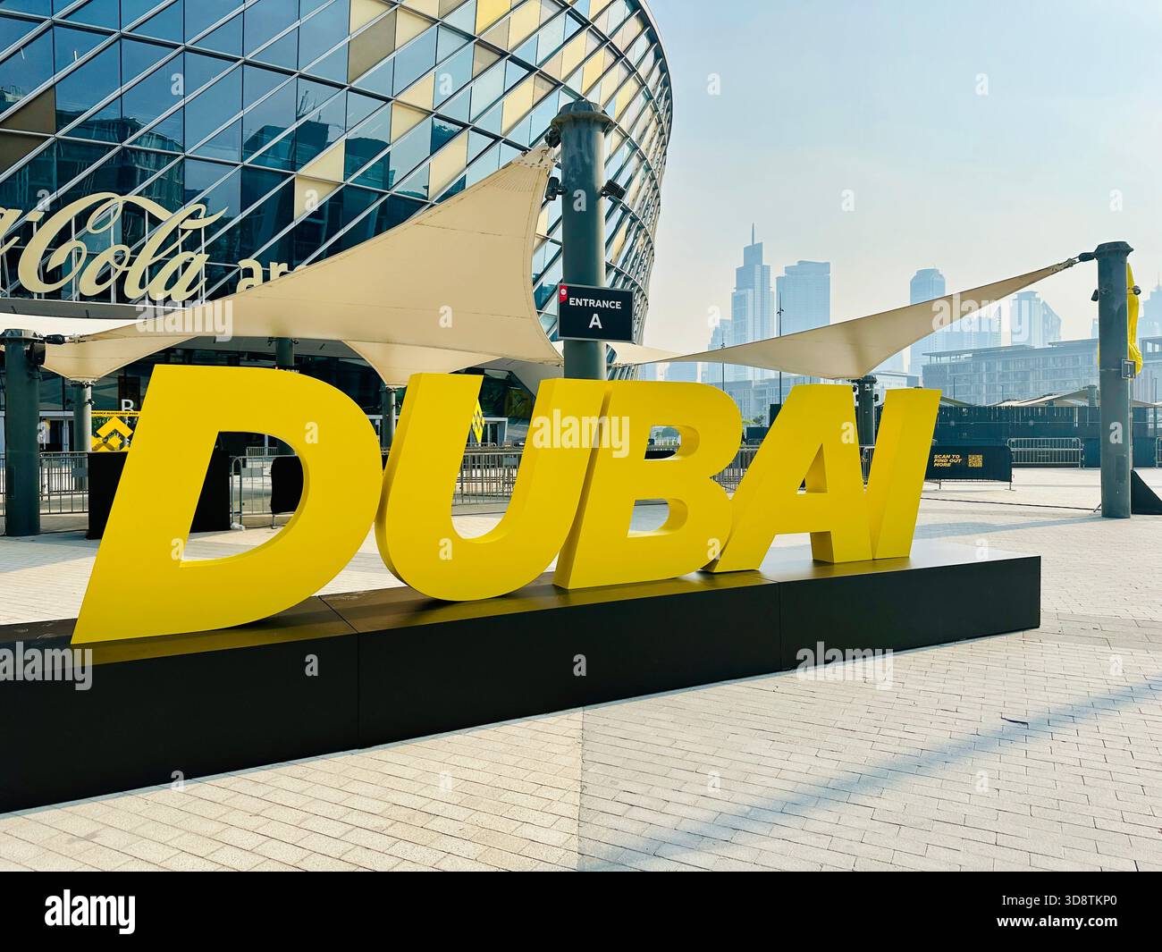 Binance Blockchain Conference Coca Cola Arena Dubai - Immagine stock catturata con smartphone