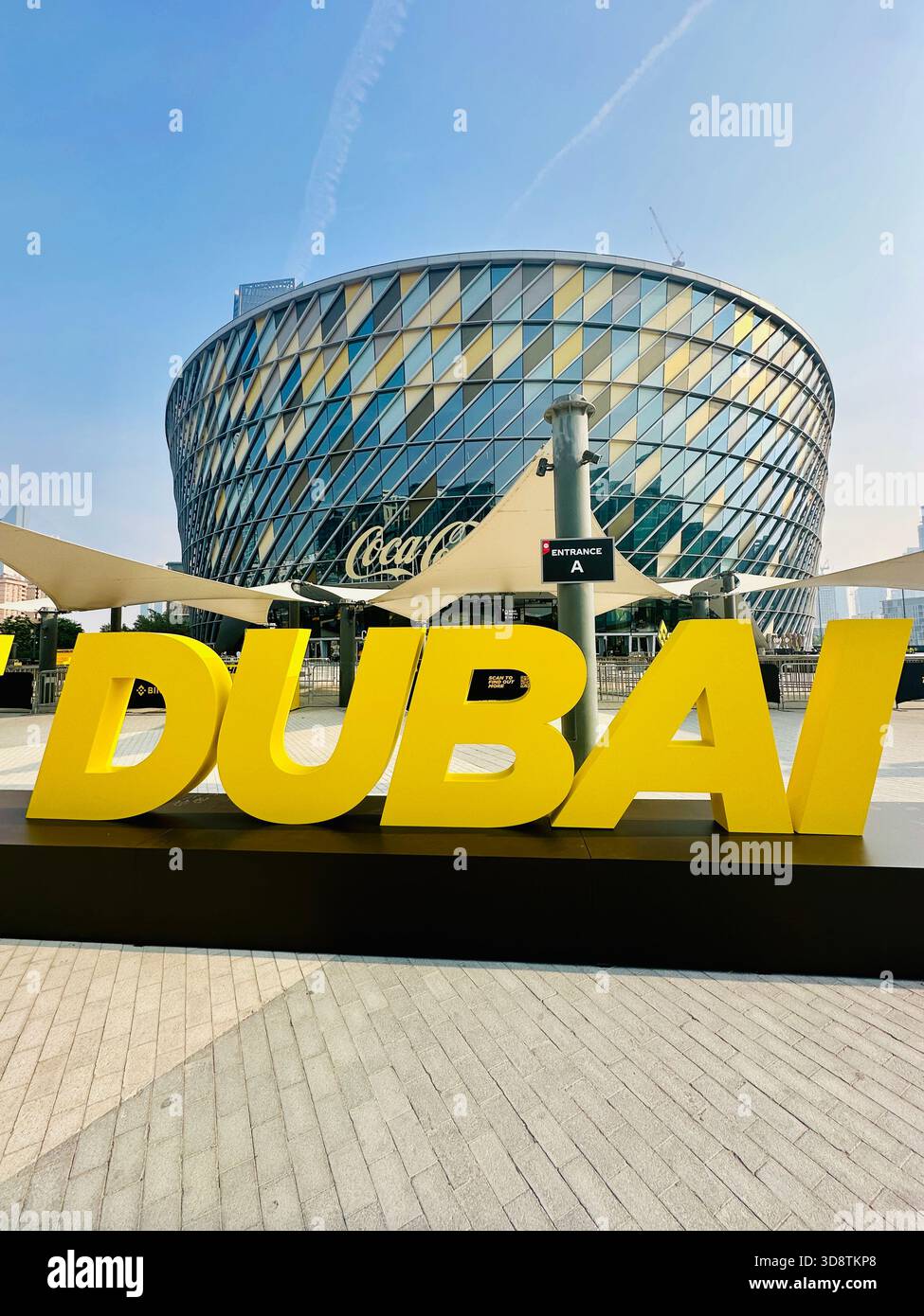 Binance Blockchain Conference Coca Cola Arena Dubai - Immagine stock catturata con smartphone
