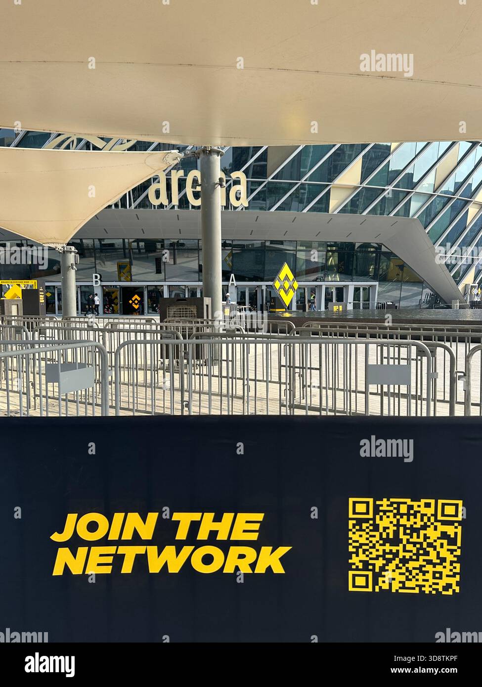 Binance Blockchain Conference Coca Cola Arena Dubai - Immagine stock catturata con smartphone