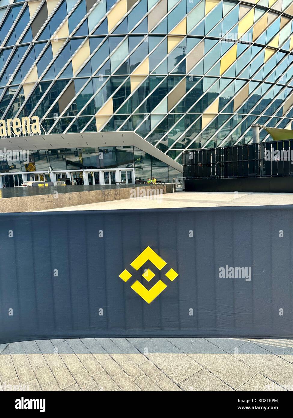 Binance Blockchain Conference Coca Cola Arena Dubai - Immagine stock catturata con smartphone