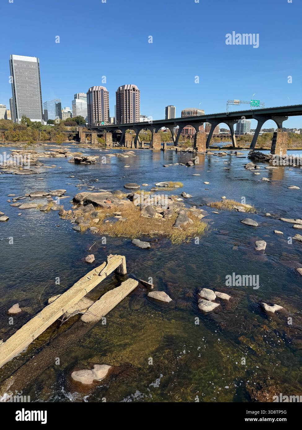 Richmond, Virginia, paesaggio urbano lungo il fiume James Foto Stock