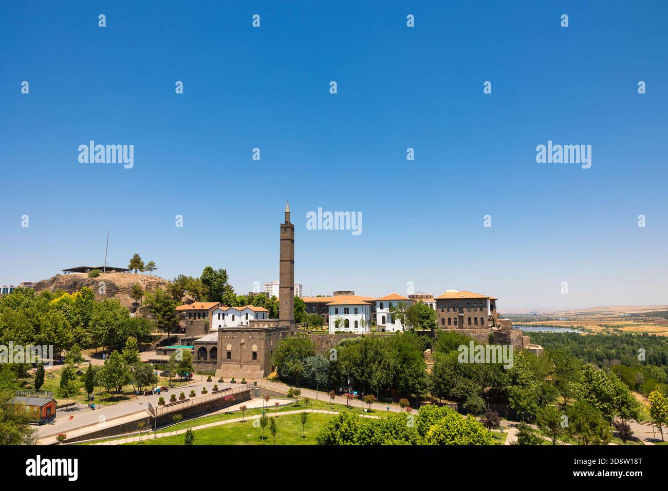 Museo Diyarbakir e Moschea Hazreti Suleyman di giorno. Visita la foto del concept di Diyarbakir. Foto Stock