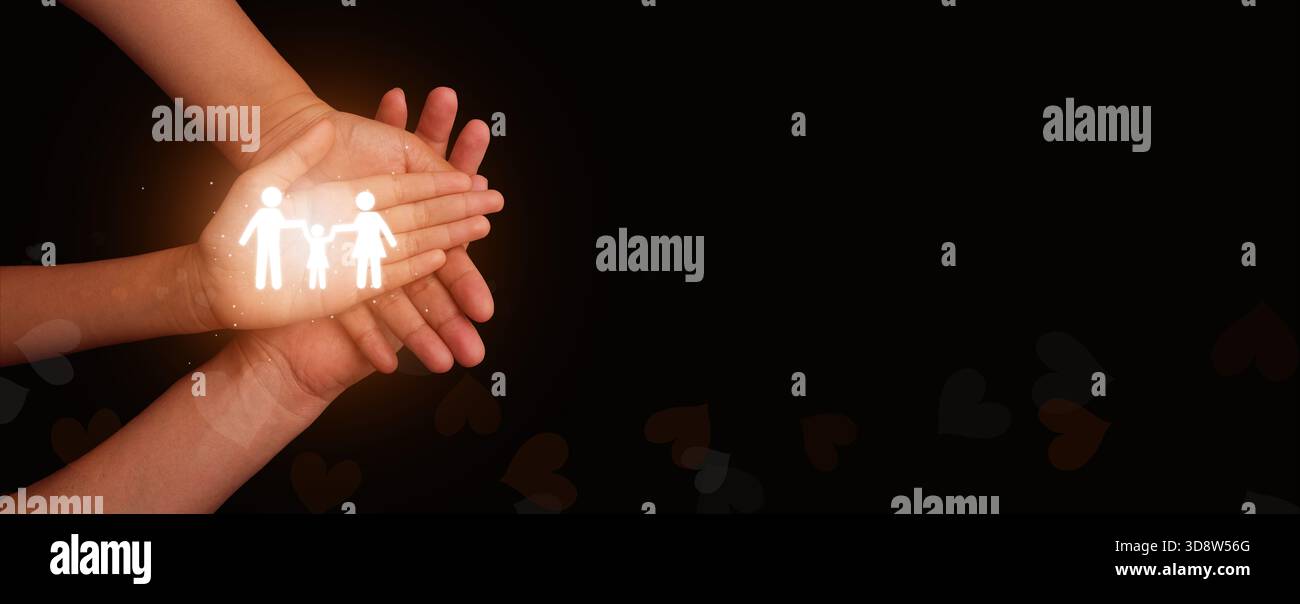 Mani che circondano un simbolo genitore-bambino luminoso, che rappresentano l'amore, la sicurezza, il legame familiare, il sostegno alla comunità, e l'importanza di coltivare relati Foto Stock