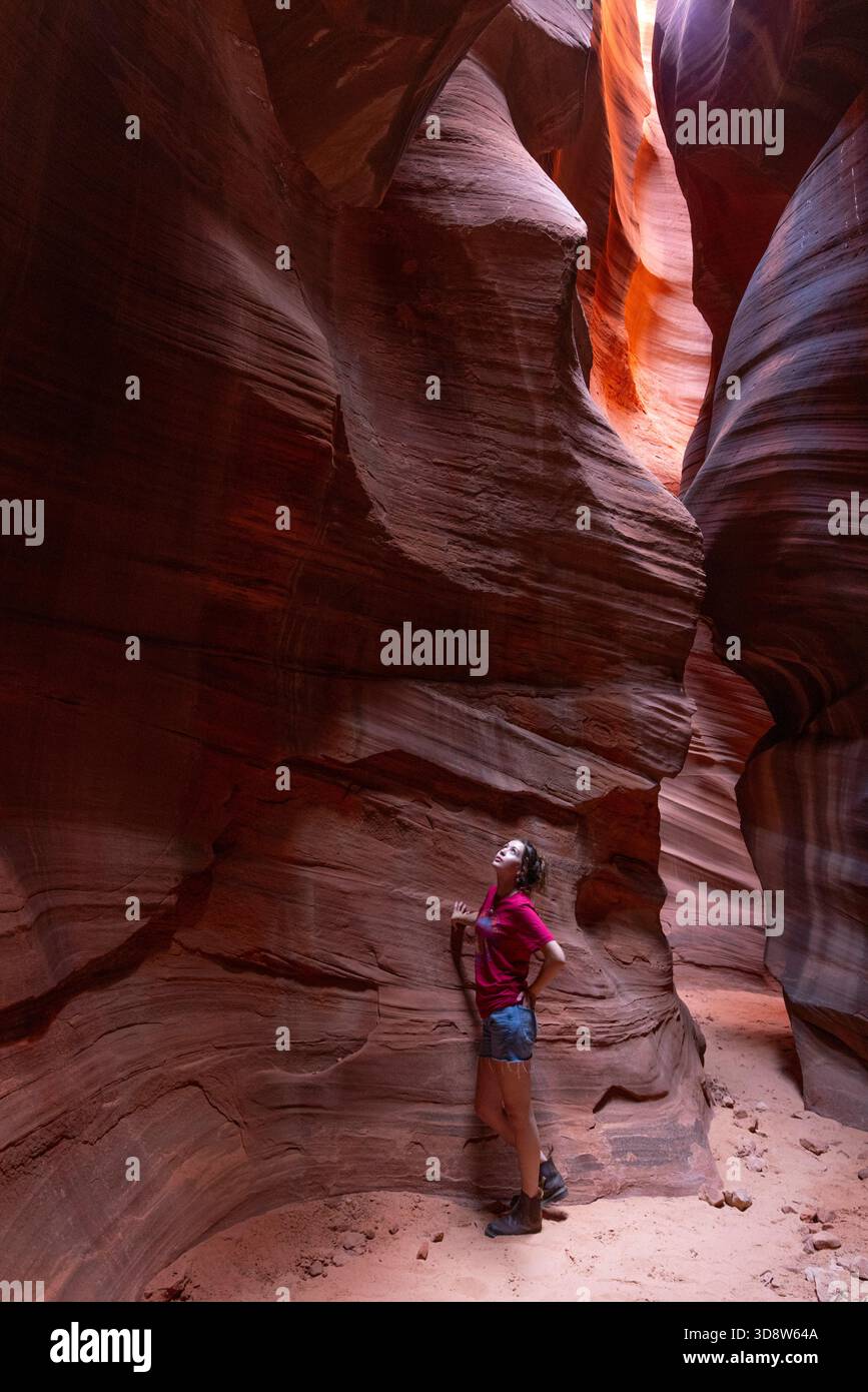 Michaela a Cardiac Canyon, Page, Arizona Foto Stock