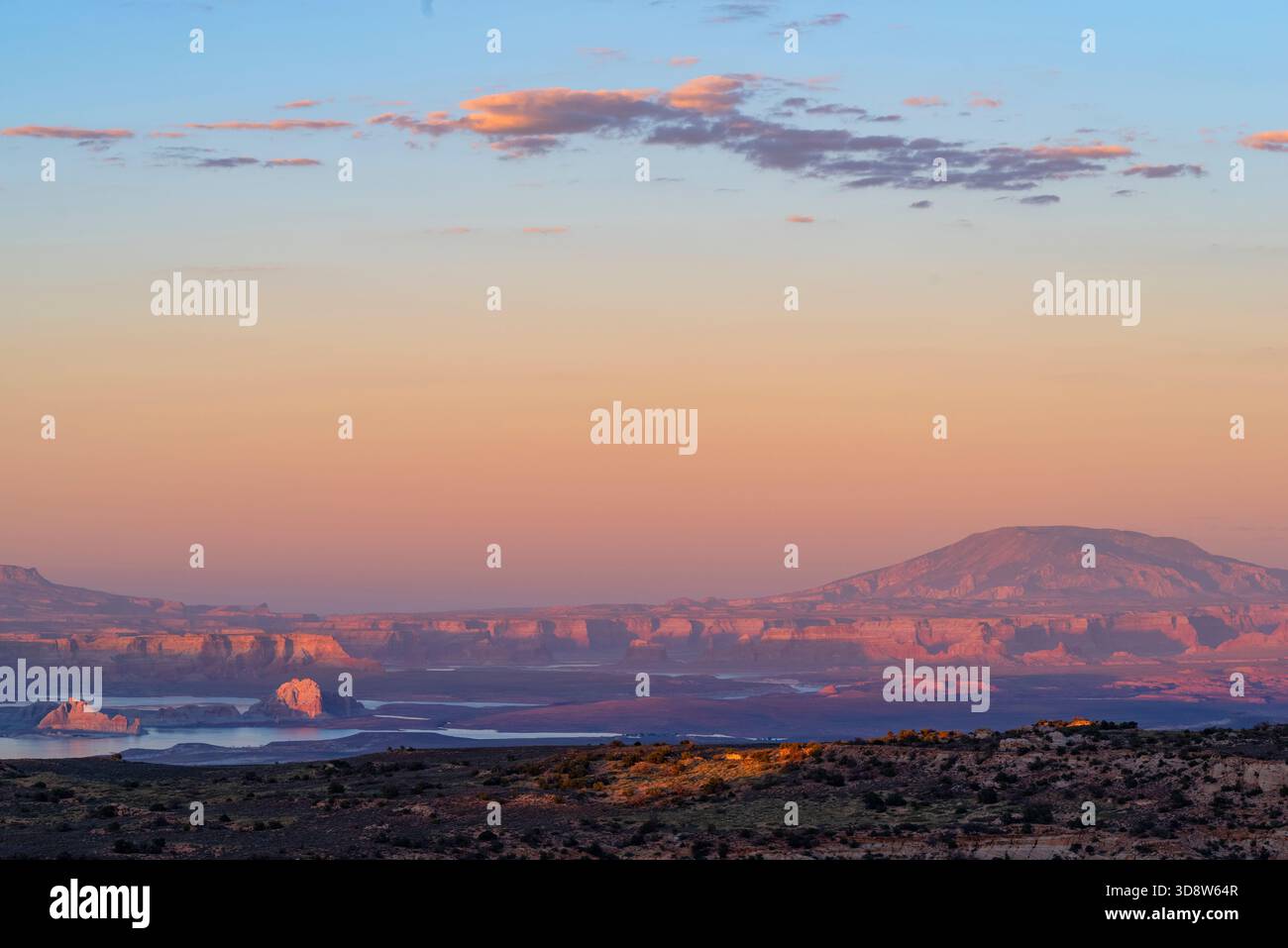 Monte Navao e lago Powell da Paria River Vista, Arizona Foto Stock