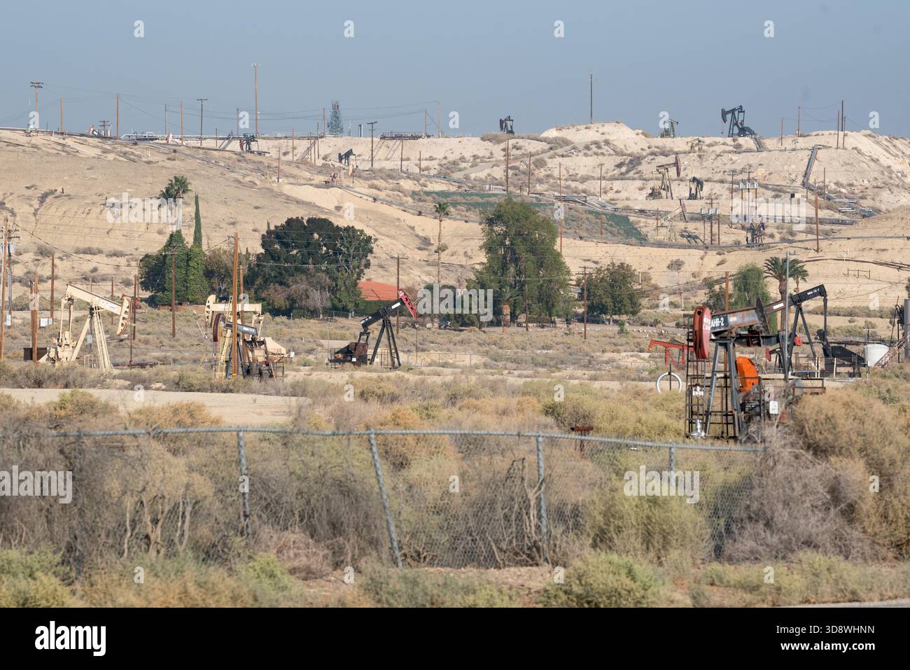 Midway-Sunset Oil Field nella contea di Kern, California, Stati Uniti. Foto Stock